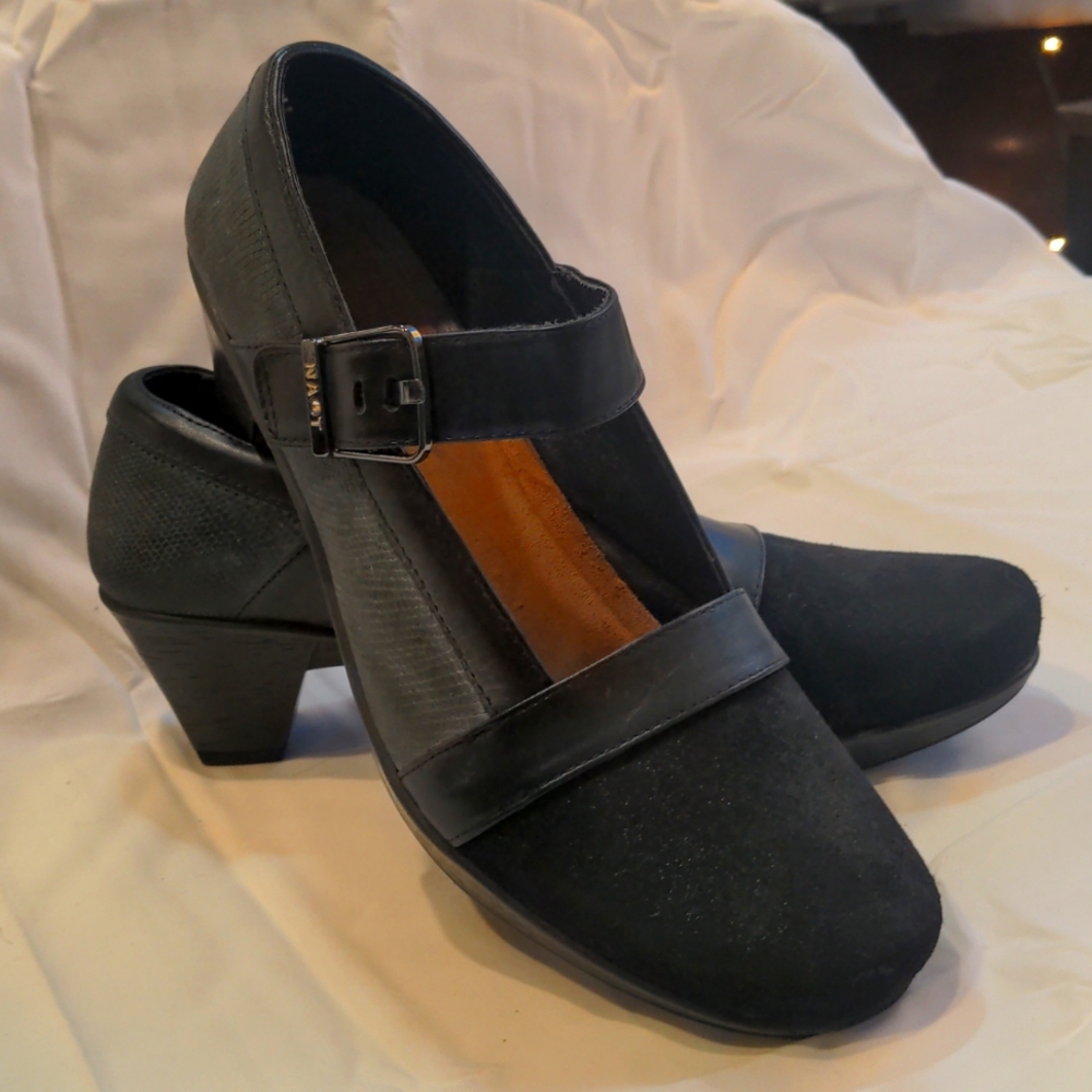 Naot Black/Reptile pump with buckle 9